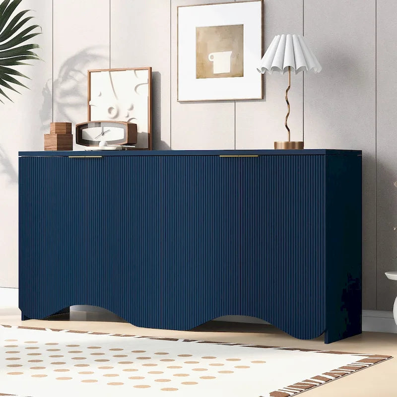 Meuble à quatre portes avec rayures verticales et motif ondulé
