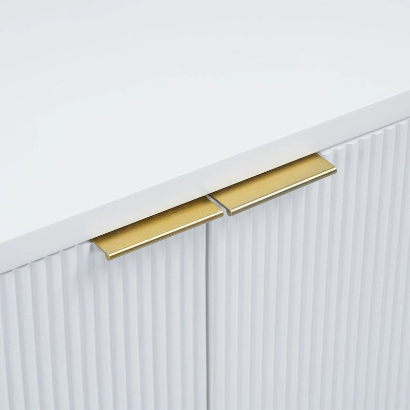 Meuble à quatre portes avec rayures verticales et motif ondulé